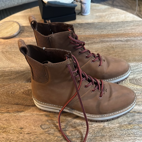 Size 7 Toms Frankie Boot. Worn only a few times. - Picture 3 of 6